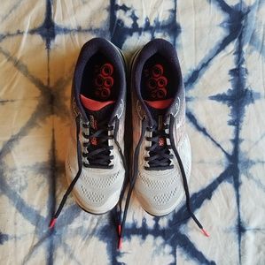 NEW BALANCE 880v8 Running Shoes - Size 9.5